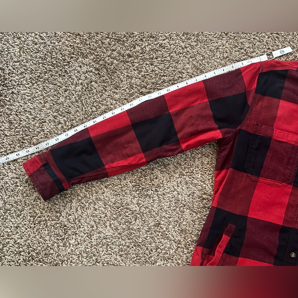 Carhartt
Women’s 
Medium 
Red/Black Plaid
Flannel Fleece lined Shirt/jacket - Picture 5 of 13